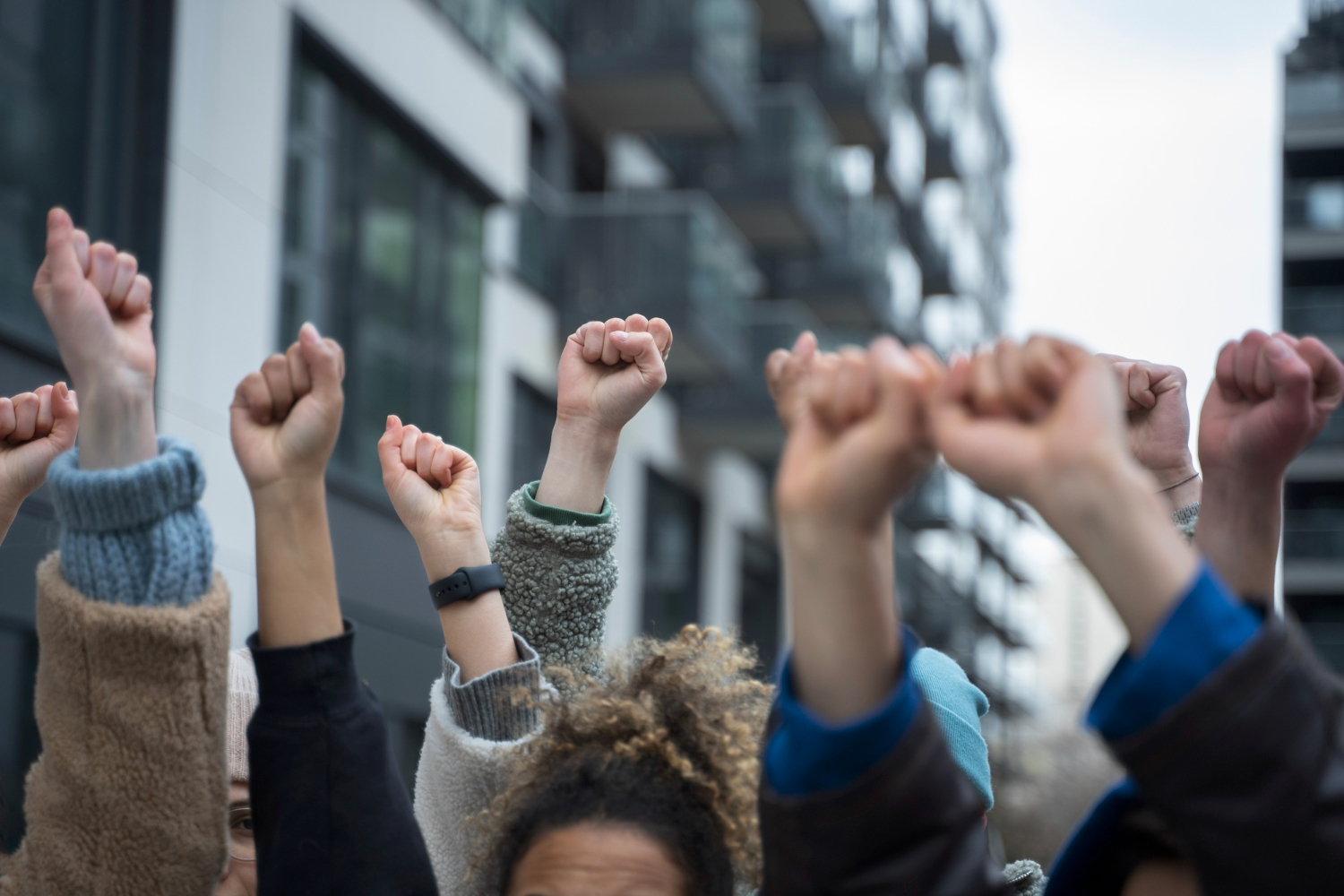 Crowd protesting.